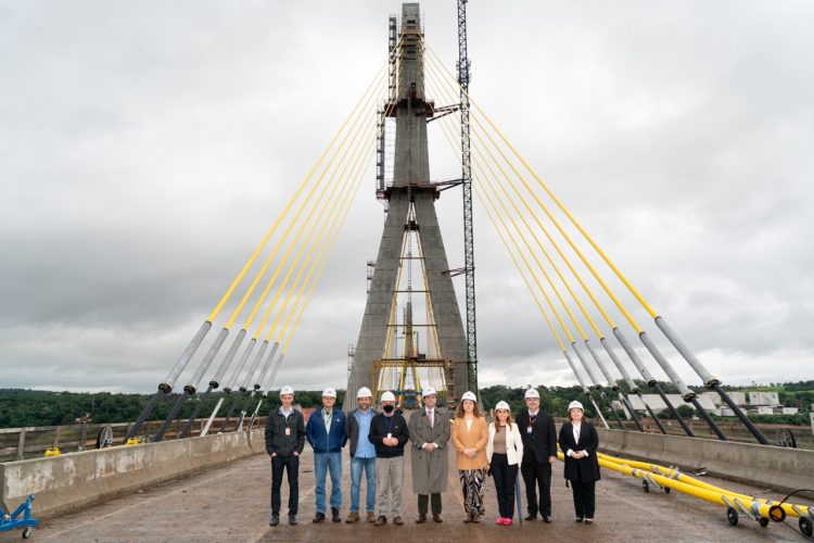 Em visita à Itaipu, embaixador do Paraguai enaltece parceria entre países
