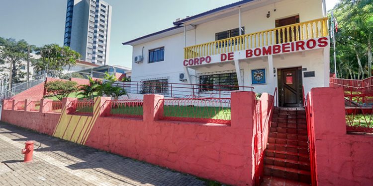 Quartéis dos Bombeiros estão recebendo doações de cobertores pelo “Aquece Paraná 2022”