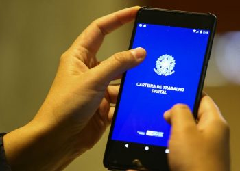 Desemprego cai e fica em 10,5% no trimestre encerrado em abril