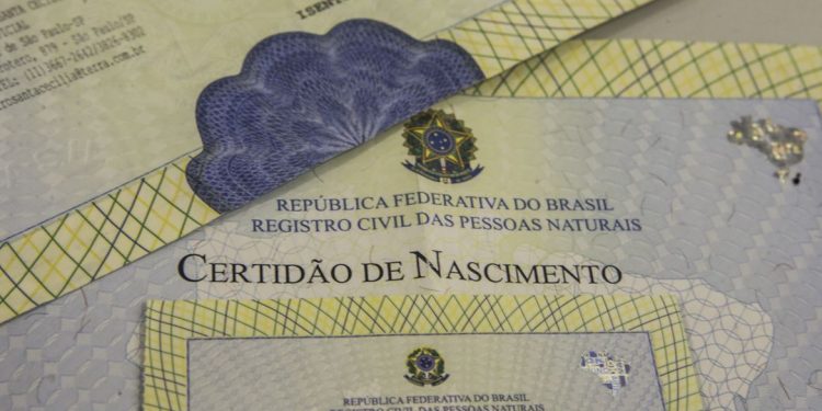 Quase 57 mil recém-nascidos foram registrados sem o nome do pai