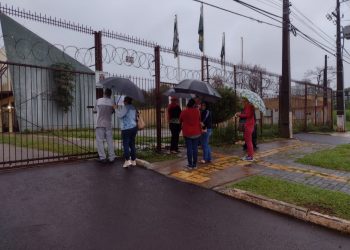 Eleitores chegam cedo para regularizar o título em Foz do Iguaçu