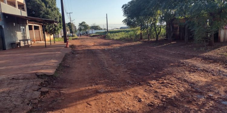 Moradores reclamam da situação da Rua Vilmar Tosi