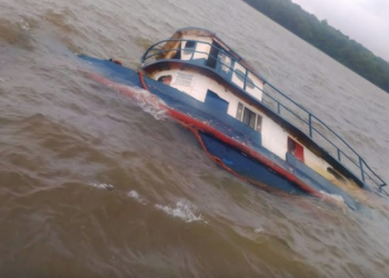 Marinha instaura inquérito sobre rebocador que afundou no Lago de Itaipu