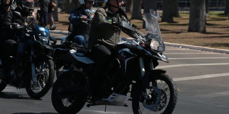 Bolsonaro fará motociata em Foz, diz deputado Vermelho