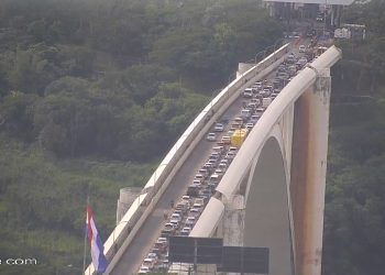 Paraguaios aproveitam feriado na segunda-feira para passear por Foz do Iguaçu