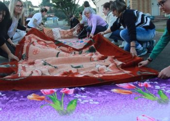 Matriz São João Batista fará tapete de Corpus Christi com agasalhos doados