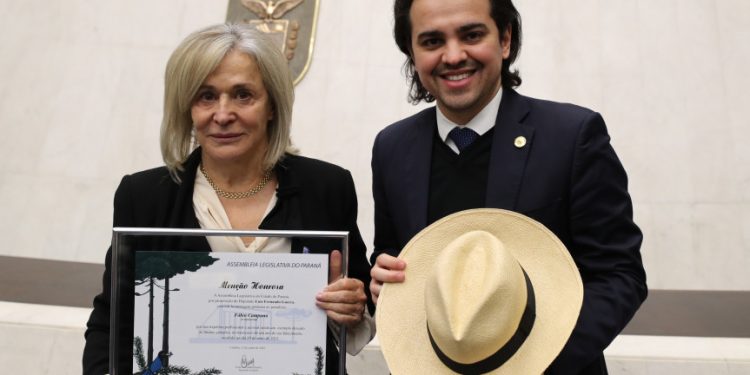 Assembleia homenageia o jornalista e escritor iguaçuense Fábio Campana