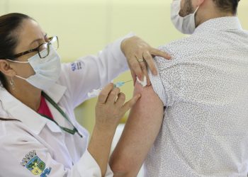 Paraná vai aplicar 2ª dose de reforço contra a Covid-19 em pessoas acima de 40 anos