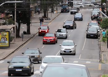 Contribuintes com IPVA atrasado podem parcelar o imposto devido; veja as opções