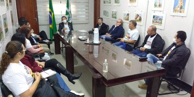 Servidores do SISMUFI fazem contraproposta sobre reposição salarial ao prefeito
