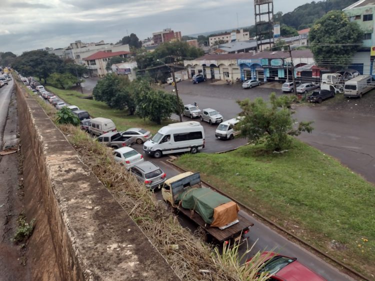 Movimento em direção ao Paraguai é intenso nesta sexta-feira