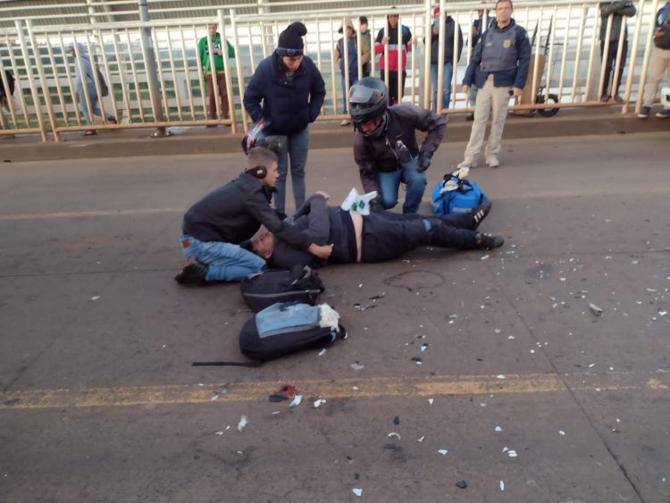 Acidente interrompe trânsito na Ponte da Amizade