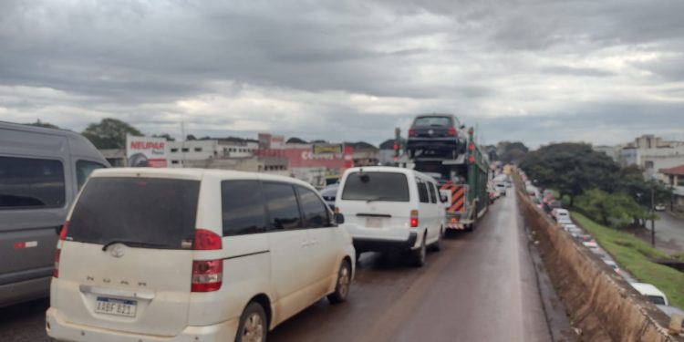 Movimento em direção ao Paraguai é intenso nesta sexta-feira