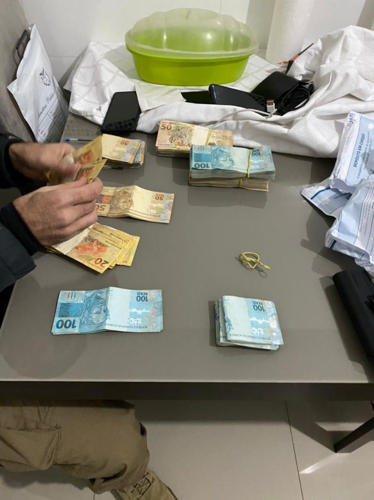 Servidor da Polícia Civil em Foz é alvo de operação do Gaeco contra falsificação de documentos