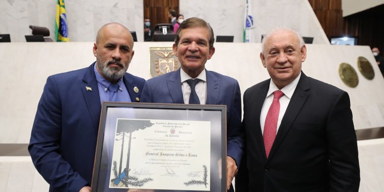 General Silva e Luna é cidadão Honorário do Paraná