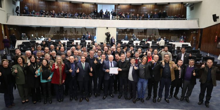 Prefeitos do Paraná se mobilizam para liberação de recursos de indenização da Petrobras