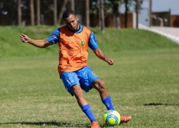 Douglas Netto retorna após sete meses de lesão no FC Cascavel