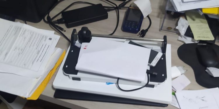 Servidor da Polícia Civil em Foz é alvo de operação do Gaeco contra falsificação de documentos