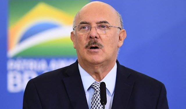 PF prende ex-ministro da Educação no caso do escândalo dos pastores