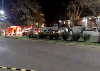 Três assaltantes morrem em confronto com a polícia após família ser feita refém
