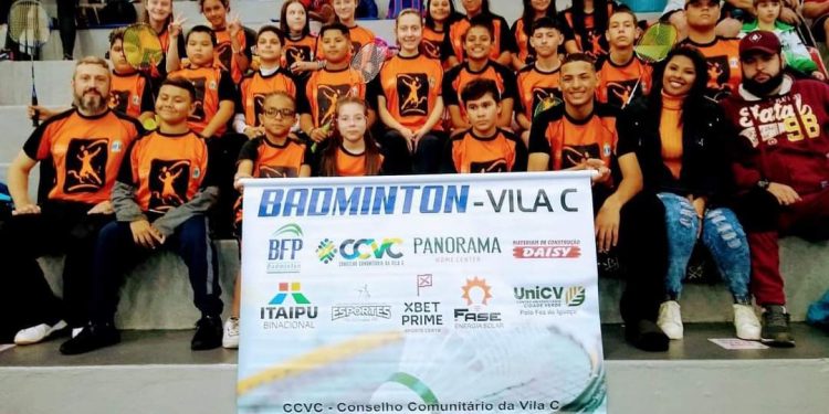Equipe do CCVC conquista 17 medalhas no Circuito Paranaense de Badminton 