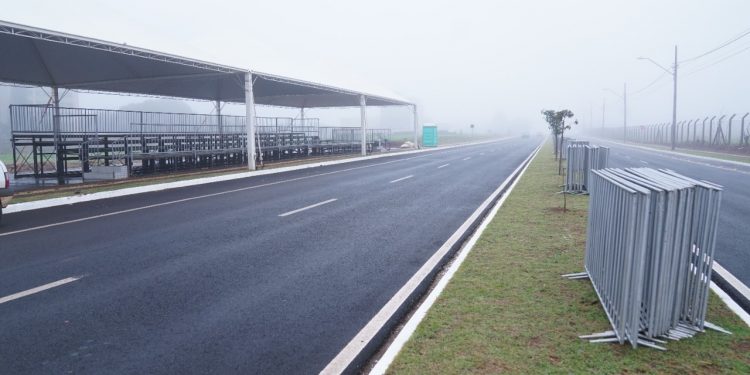 Desfile em comemoração aos 108 anos de Foz terá homenagens e show de paraquedismo