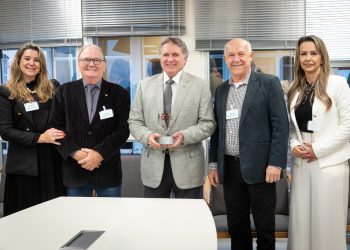 Itaipu recebe troféu Empresa Amiga da Uopeccan 2021