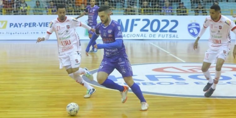 Foz Cataratas anuncia desligamento de Léo Griggio da equipe