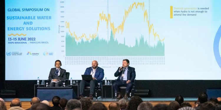 Usinas hidrelétricas dão suporte à expansão de outras fontes renováveis, defende diretor técnico brasileiro de Itaipu