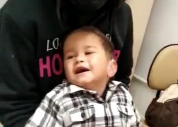 Trabalho do CER-IV: vídeo mostra bebê de um ano ouvindo pela primeira vez em Foz