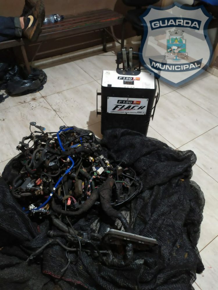 Homem é detido pela Guarda Municipal por furto em loja de Foz