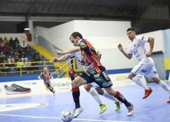 Carlão marca três vezes e Cascavel Futsal vence São José pela Liga Nacional