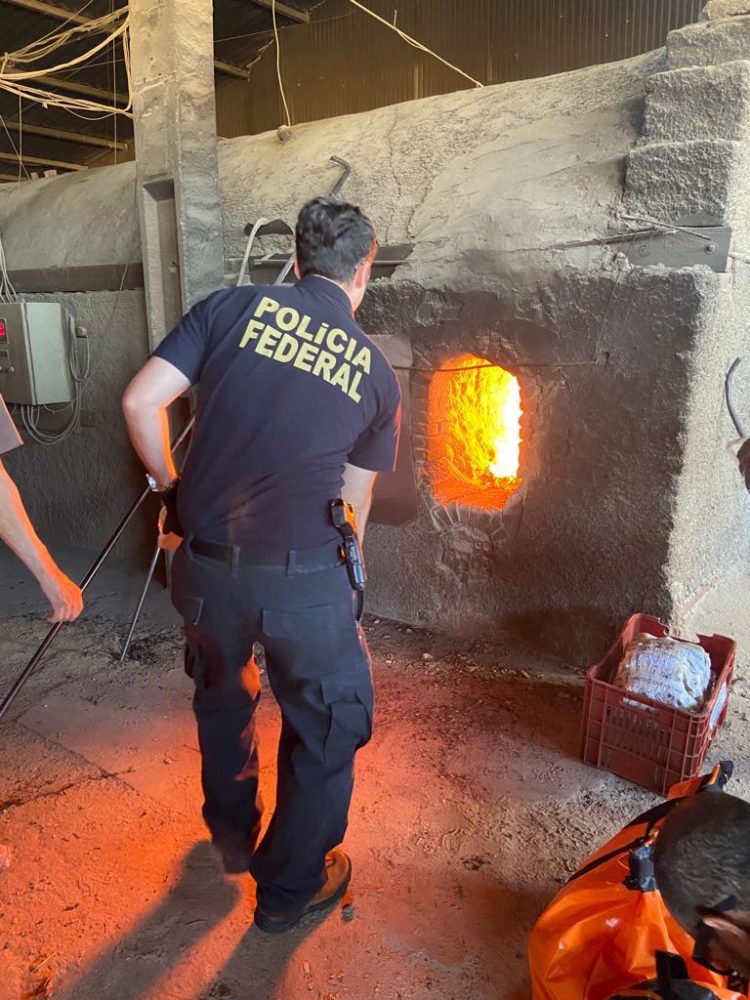 Polícia Federal incinera drogas em Foz do Iguaçu