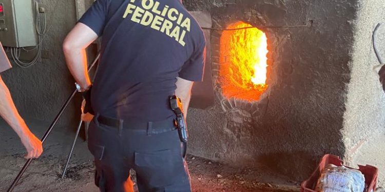 Polícia Federal incinera drogas em Foz do Iguaçu