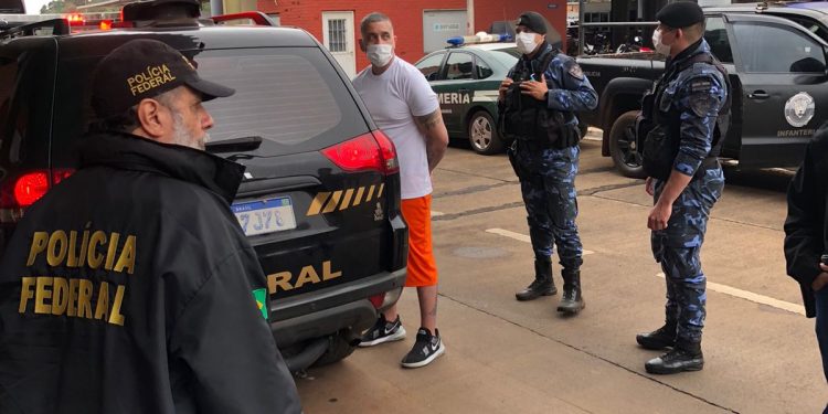 Polícia Federal realiza extradição de argentino foragido