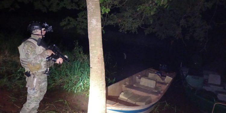 Ação integrada apreende drogas, embarcação e drogas no Lago de Itaipu
