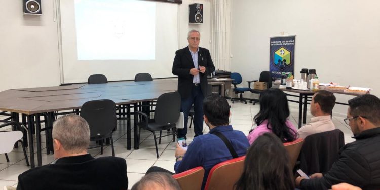 Secretário de Segurança Pública apresenta resultados e demandas aos vereadores