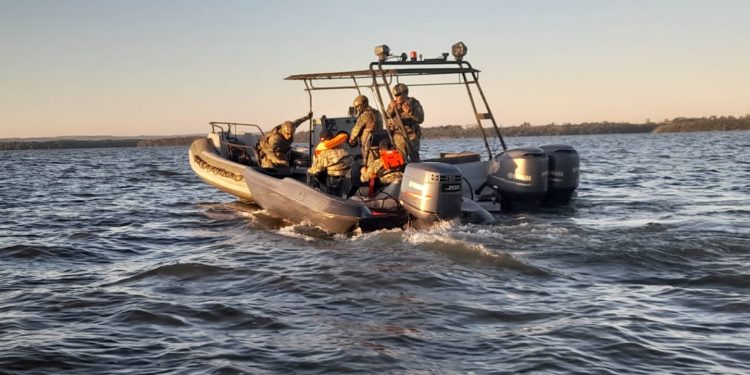 BPFRON e Marinha Paraguaia realizaram patrulhamento náutico no Lago de Itaipu