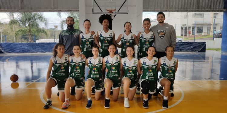 Basquete de Foz do Iguaçu conquista títulos na fase macrorregional dos Jogos Escolares