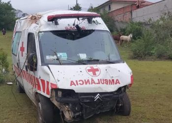 PRF apreende falsa ambulância carregada com cigarros