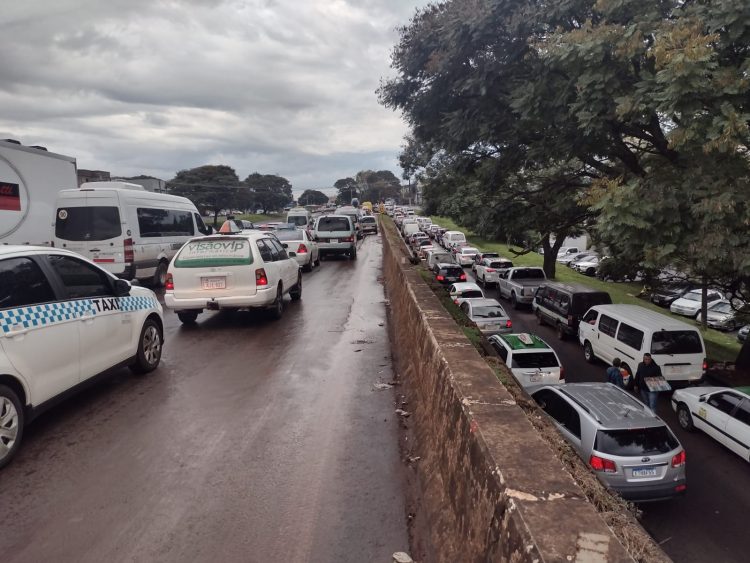Movimento em direção ao Paraguai é intenso nesta sexta-feira