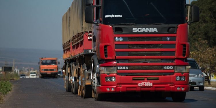 Ação da Polícia Federal contra roubo de cargas prende sete pessoas