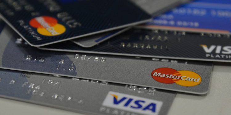 Inadimplência das famílias tem oitava alta consecutiva, diz CNC