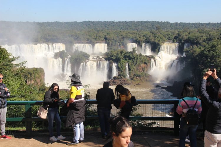 Parque Nacional do Iguaçu recebeu cerca de 25 mil visitantes no feriadão de Corpus Christi