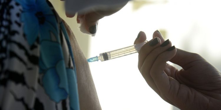 Vacinação contra a gripe é ampliada a partir deste sábado no país