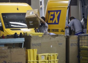 Correios realiza leilão de veículos e motos no Paraná
