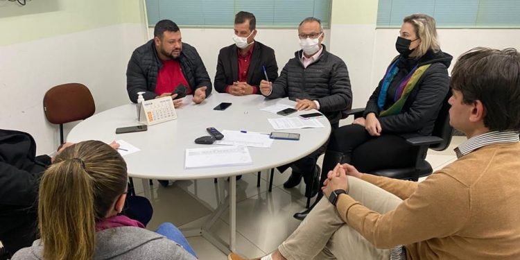 Vereadores verificam funcionamento do serviço de ortopedia no Hospital Municipal