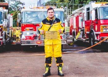 Corpo de Bombeiros de CDE recebe dois novos caminhões tanques americanos
