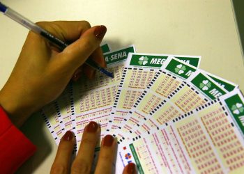 Ninguém acerta a Mega-Sena e prêmio acumula em R$9 milhões