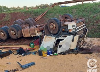 Carreta tomba na BR-277 e motorista morre no acidente em Candói